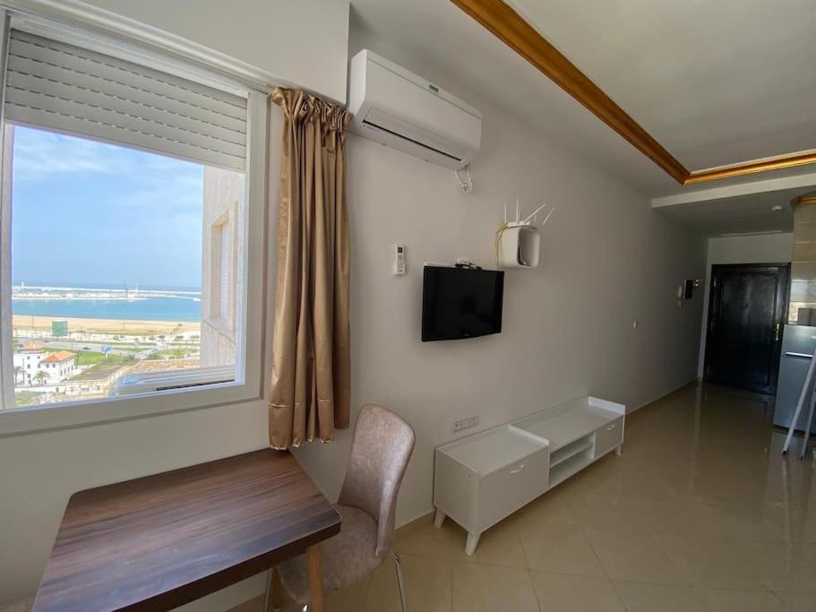Apartment Face A La De *